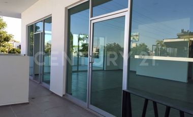 LOCAL 25 Y 26 CON TERRAZA EN RENTA PLAZA LA JOYA