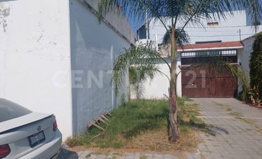 En venta terreno con edificio en Puebla, San Andrés Cholula