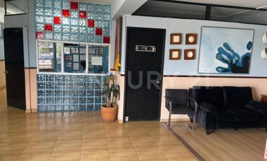 EDIFICIO CON DEPARTAMENTOS, OFICINAS Y LOCAL COMERCIAL A 1 CUADRA DE AV. JUÁREZ