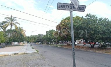 Edificio comercial en venta -5 locales y 1 departamento sobre Av. Leonardo Bravo