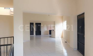 Edificio comercial en venta -5 locales y 1 departamento sobre Av. Leonardo Bravo