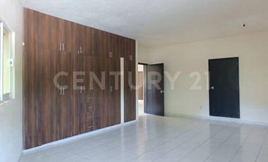 Edificio comercial en venta -5 locales y 1 departamento sobre Av. Leonardo Bravo
