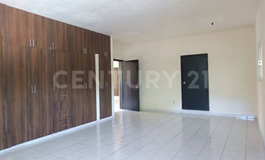 Edificio comercial en venta -5 locales y 1 departamento sobre Av. Leonardo Bravo