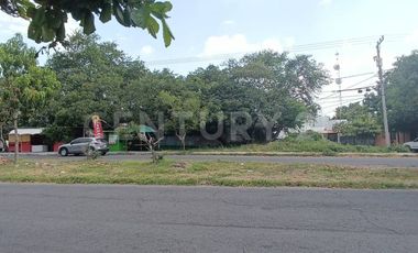 Edificio comercial en venta -5 locales y 1 departamento sobre Av. Leonardo Bravo