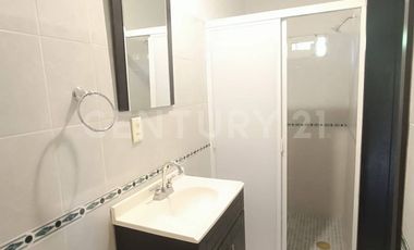 Edificio comercial en venta -5 locales y 1 departamento sobre Av. Leonardo Bravo