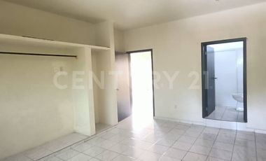 Edificio comercial en venta -5 locales y 1 departamento sobre Av. Leonardo Bravo