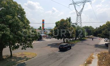 Edificio comercial en venta -5 locales y 1 departamento sobre Av. Leonardo Bravo