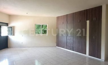 Edificio comercial en venta -5 locales y 1 departamento sobre Av. Leonardo Bravo