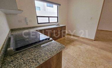 Venta de casa en Puebla Lomas de Angelopolis, en esquina