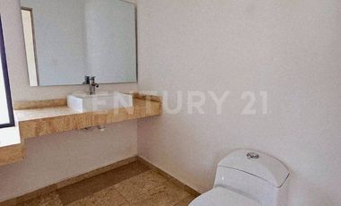 Venta de casa en Puebla Lomas de Angelopolis, en esquina