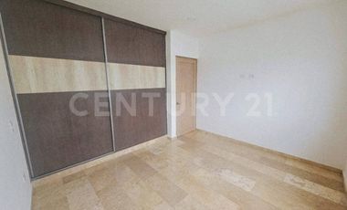 Venta de casa en Puebla Lomas de Angelopolis, en esquina
