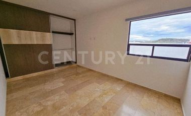 Venta de casa en Puebla Lomas de Angelopolis, en esquina