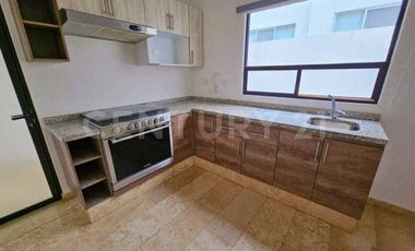 Venta de casa en Puebla Lomas de Angelopolis, en esquina