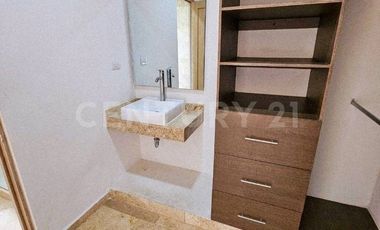 Venta de casa en Puebla Lomas de Angelopolis, en esquina