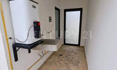 Venta de casa en Puebla Lomas de Angelopolis, en esquina