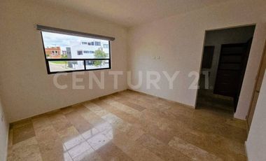 Venta de casa en Puebla Lomas de Angelopolis, en esquina