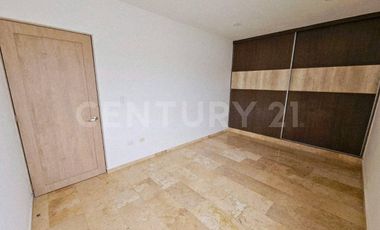 Venta de casa en Puebla Lomas de Angelopolis, en esquina