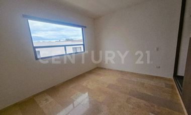 Venta de casa en Puebla Lomas de Angelopolis, en esquina