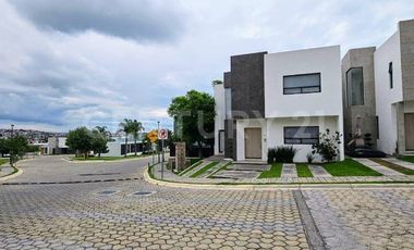 Venta de casa en Puebla Lomas de Angelopolis, en esquina