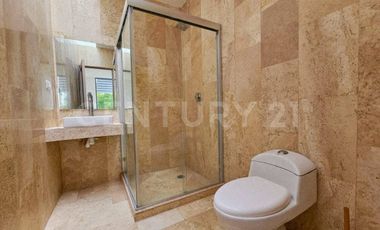 Venta de casa en Puebla Lomas de Angelopolis, en esquina