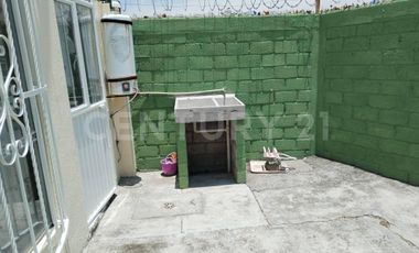 Casa con amplio terreno en Venta en Fundadores, SJR, Querétaro