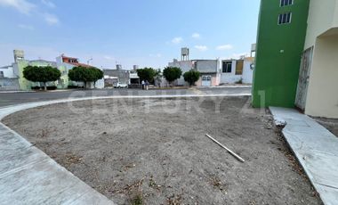 Casa con amplio terreno en Venta en Fundadores, SJR, Querétaro