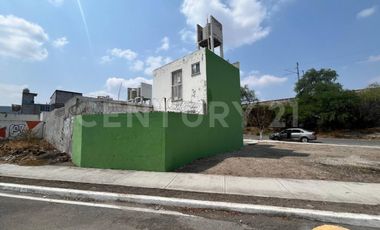 Casa con amplio terreno en Venta en Fundadores, SJR, Querétaro