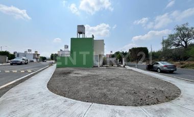 Casa con amplio terreno en Venta en Fundadores, SJR, Querétaro