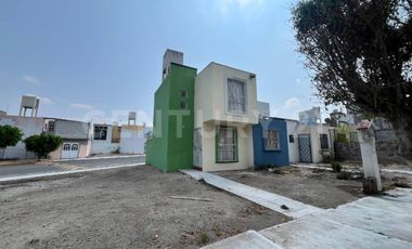 Casa con amplio terreno en Venta en Fundadores, SJR, Querétaro