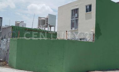 Casa con amplio terreno en Venta en Fundadores, SJR, Querétaro