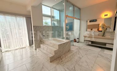 Casa en Venta con alberca privada y diseño contemporáneo - Arbolada Cancún.