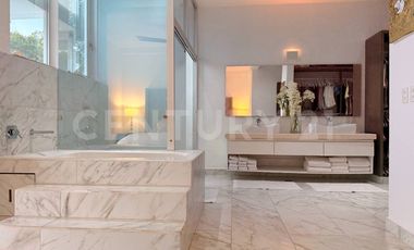 Casa en Venta con alberca privada y diseño contemporáneo - Arbolada Cancún.