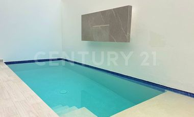 Casa en Venta con alberca privada y diseño contemporáneo - Arbolada Cancún.