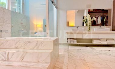 Casa en Venta con alberca privada y diseño contemporáneo - Arbolada Cancún.