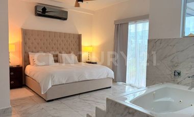 Casa en Venta con alberca privada y diseño contemporáneo - Arbolada Cancún.