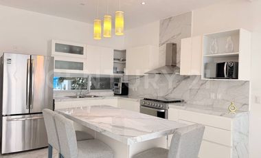 Casa en Venta con alberca privada y diseño contemporáneo - Arbolada Cancún.