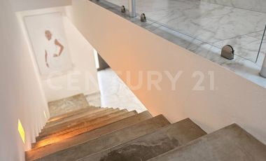 Casa en Venta con alberca privada y diseño contemporáneo - Arbolada Cancún.