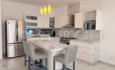 Casa en Venta con alberca privada y diseño contemporáneo - Arbolada Cancún.