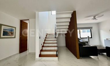 Casa de Lujo en Venta en Lagos del Sol con Vista al Lago