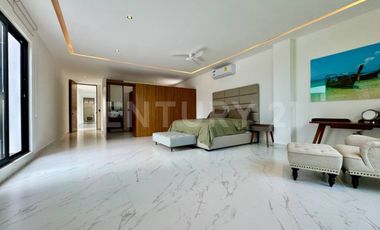 Casa de Lujo en Venta en Lagos del Sol con Vista al Lago