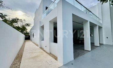 Casa de Lujo en Venta en Lagos del Sol con Vista al Lago