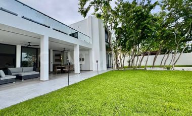 Casa de Lujo en Venta en Lagos del Sol con Vista al Lago