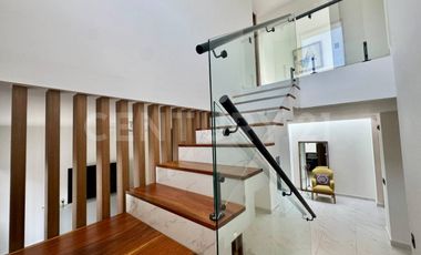 Casa de Lujo en Venta en Lagos del Sol con Vista al Lago