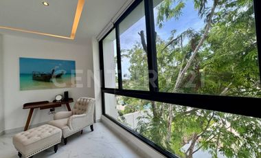 Casa de Lujo en Venta en Lagos del Sol con Vista al Lago
