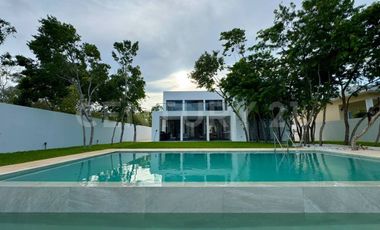 Casa de Lujo en Venta en Lagos del Sol con Vista al Lago