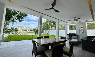 Casa de Lujo en Venta en Lagos del Sol con Vista al Lago
