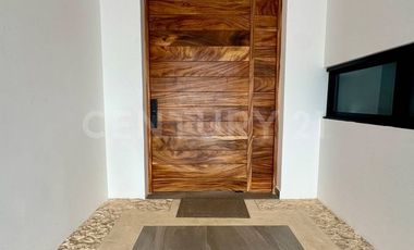 Casa de Lujo en Venta en Lagos del Sol con Vista al Lago