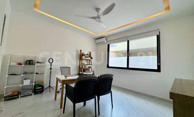 Casa de Lujo en Venta en Lagos del Sol con Vista al Lago