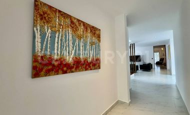 Casa de Lujo en Venta en Lagos del Sol con Vista al Lago