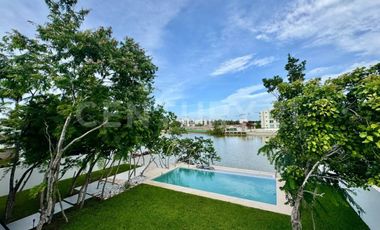 Casa de Lujo en Venta en Lagos del Sol con Vista al Lago